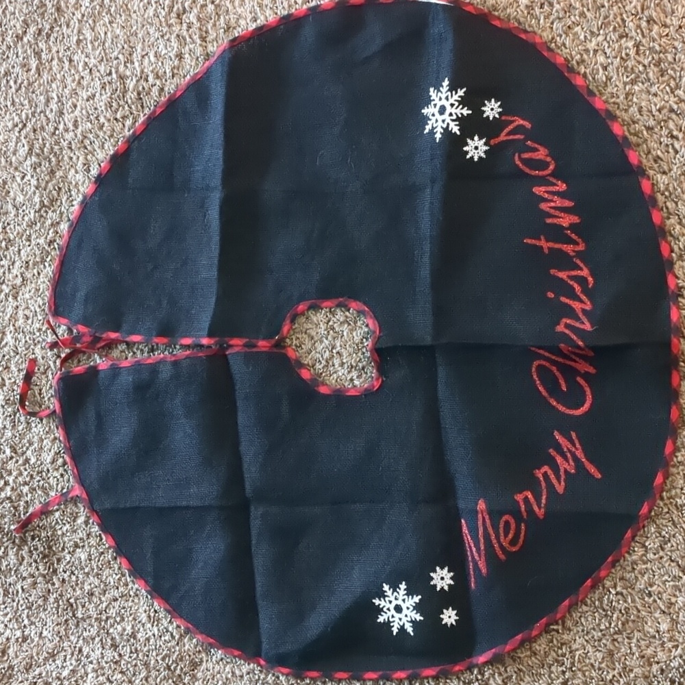 29 Inch Merry Christmas Red Plaid and Black Burlap Holiday Mini Tree Skirt